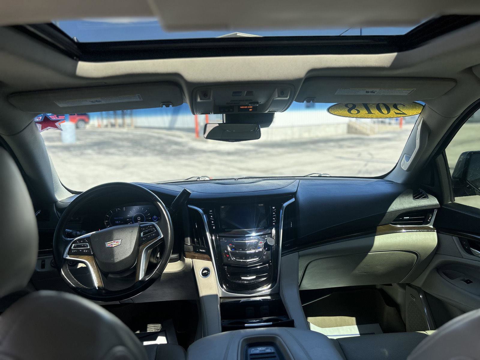 Used 2018 Cadillac Escalade Luxury AWD/4WD image 14