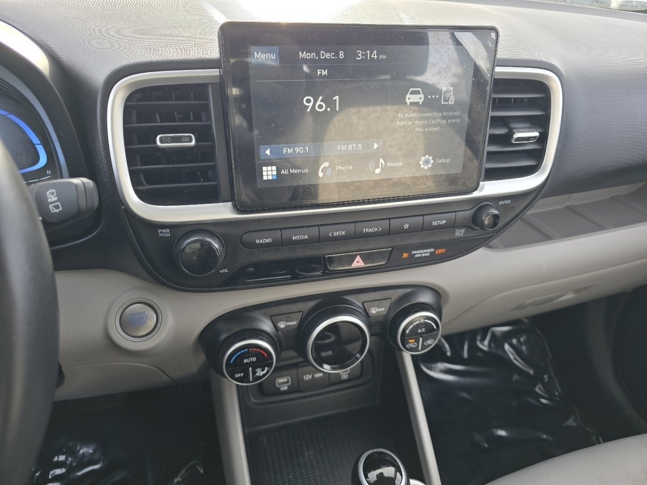 Used 2025 Hyundai Venue SEL image 26