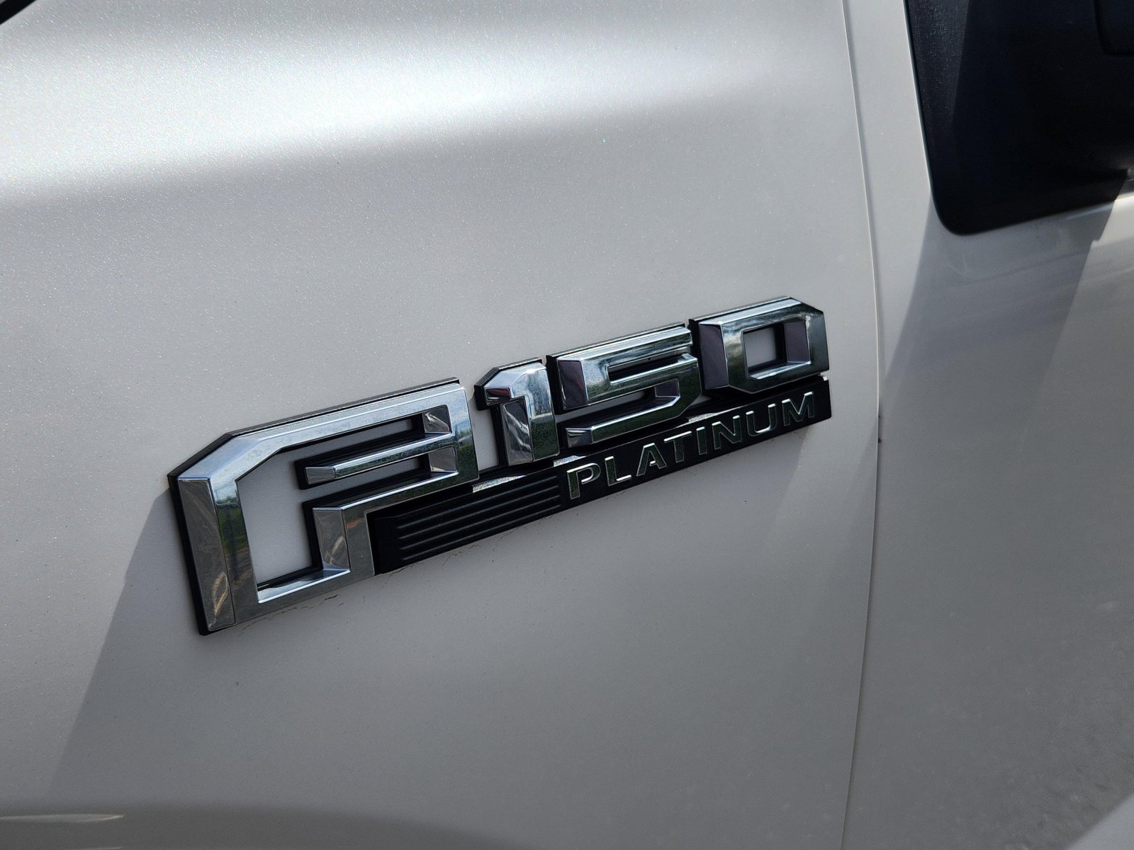 Used 2016 Ford F150 Platinum w/ Equipment Group 701A Luxury AWD/4WD image 24