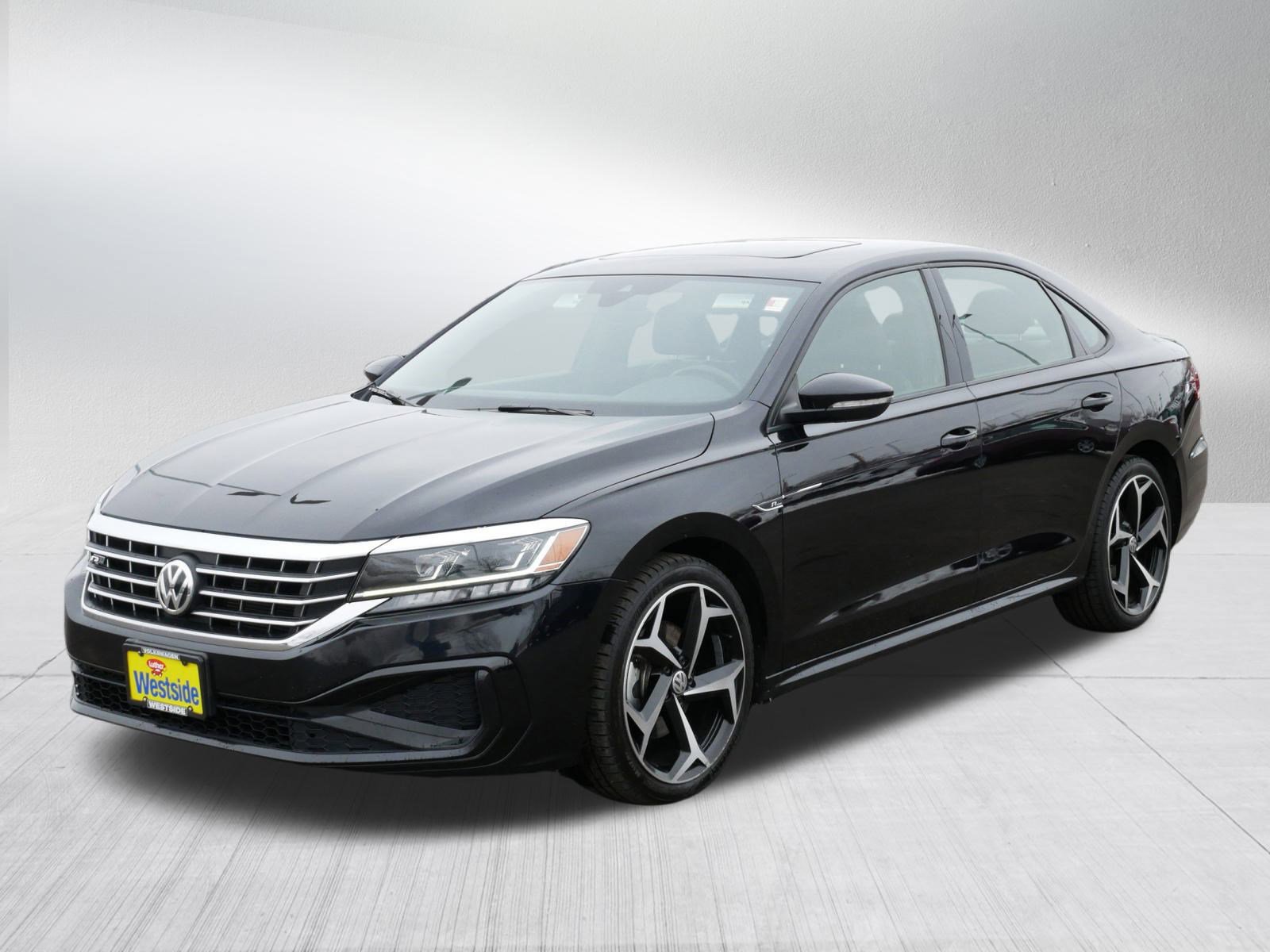 Used 2021 Volkswagen Passat 2.0T R-Line image 3