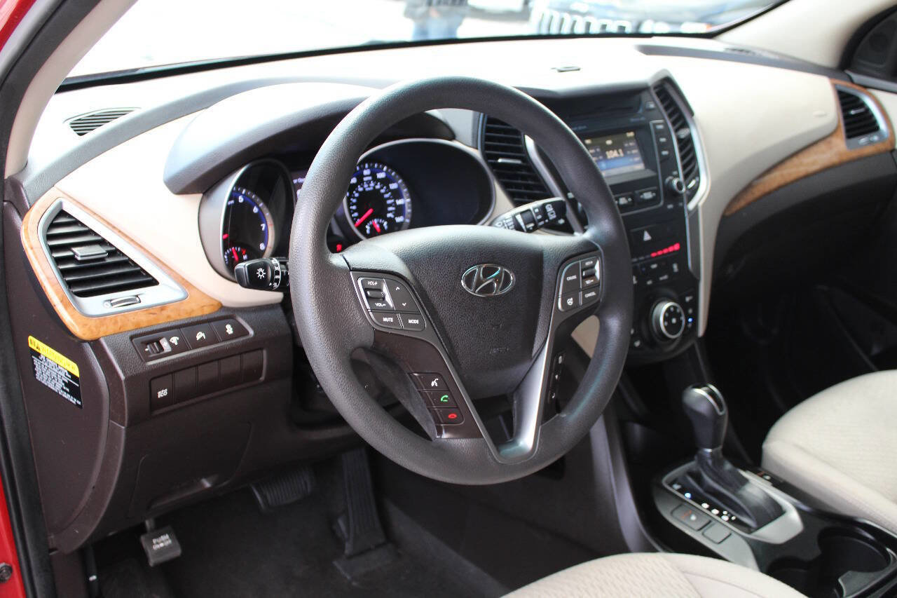 Used 2016 Hyundai Santa Fe SE w/ Cargo Package image 16