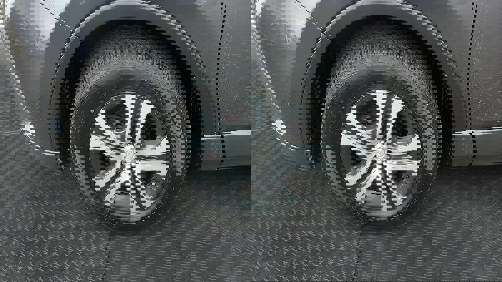 Used 2018 Toyota RAV4 LE image 8