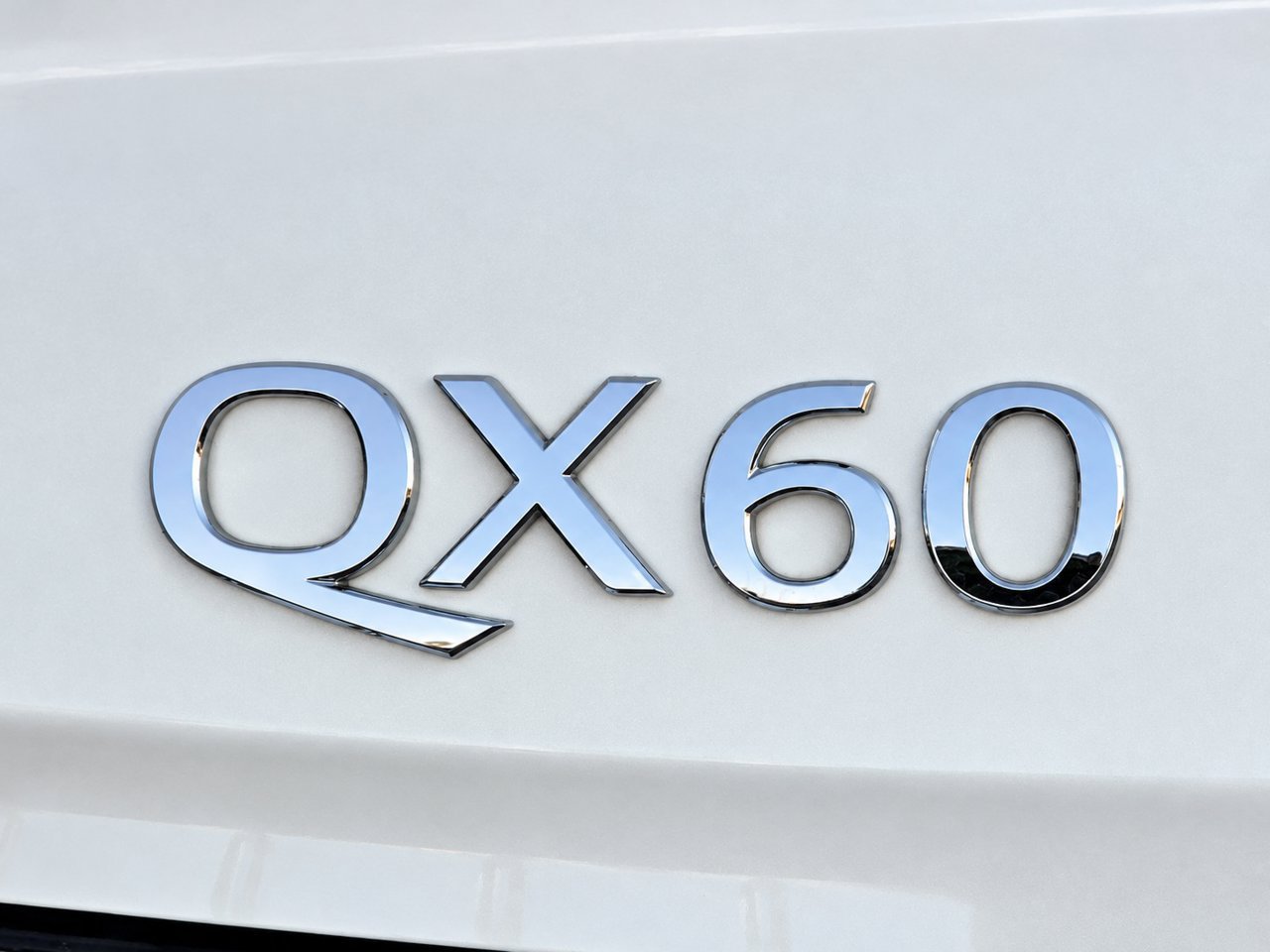 Used 2024 INFINITI QX60 Luxe w/ Vision Package FWD image 7