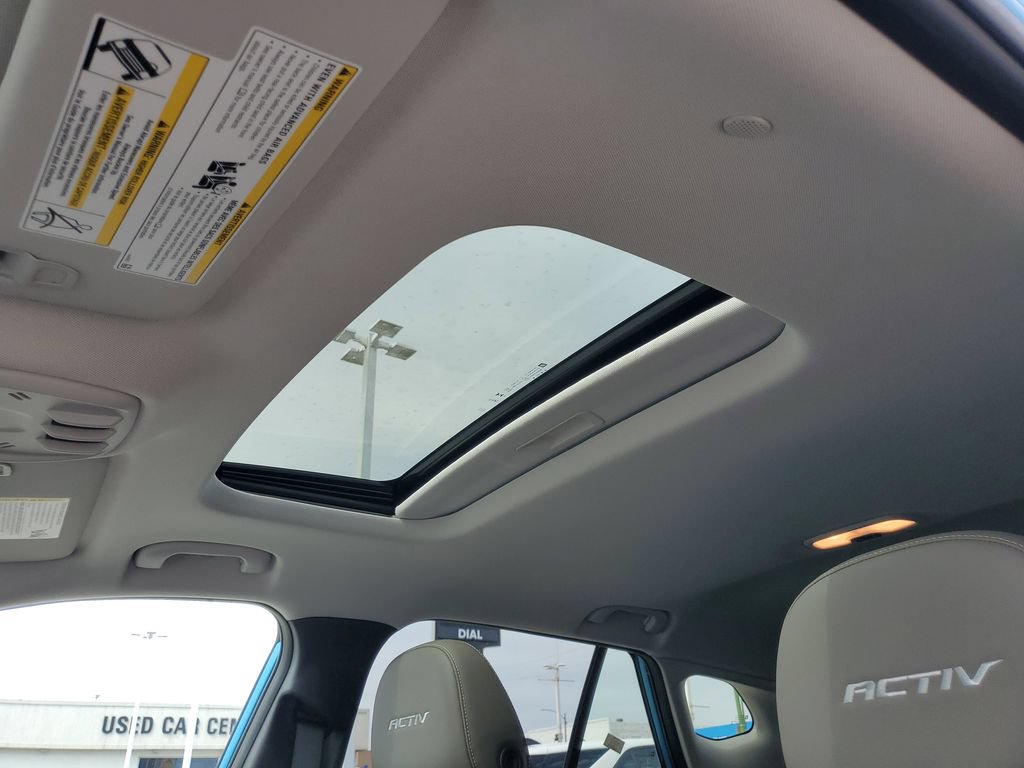 Used 2025 Chevrolet Trax ACTIV w/ Sunroof Package FWD image 16