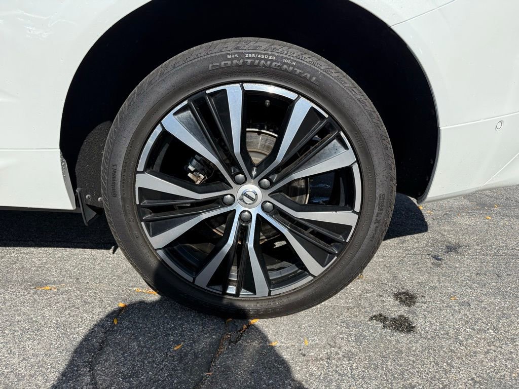 Used 2023 Volvo XC60 B5 Plus image 27