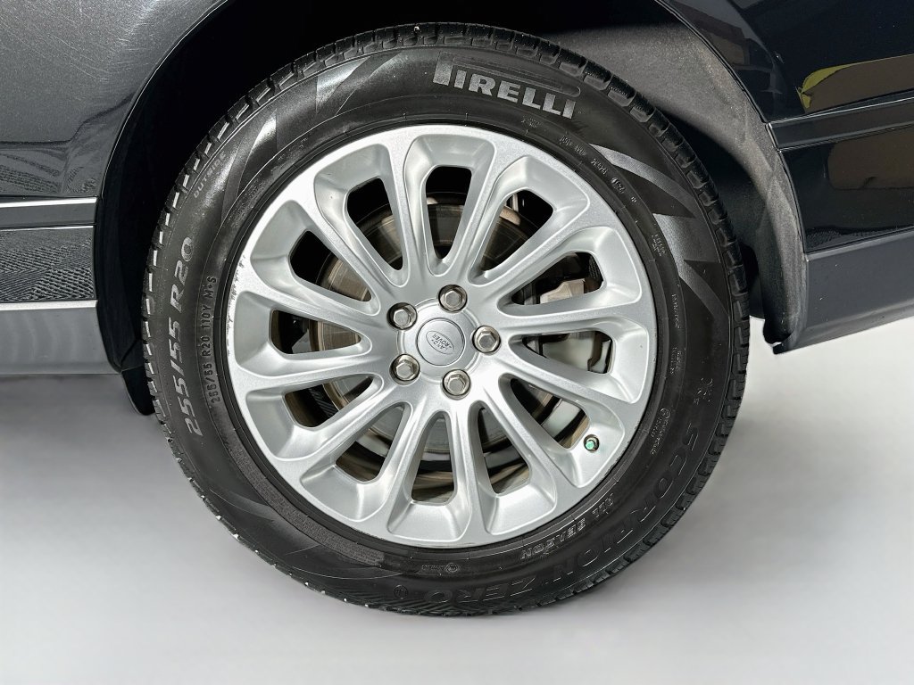 Used 2020 Land Rover Range Rover AWD/4WD image 33