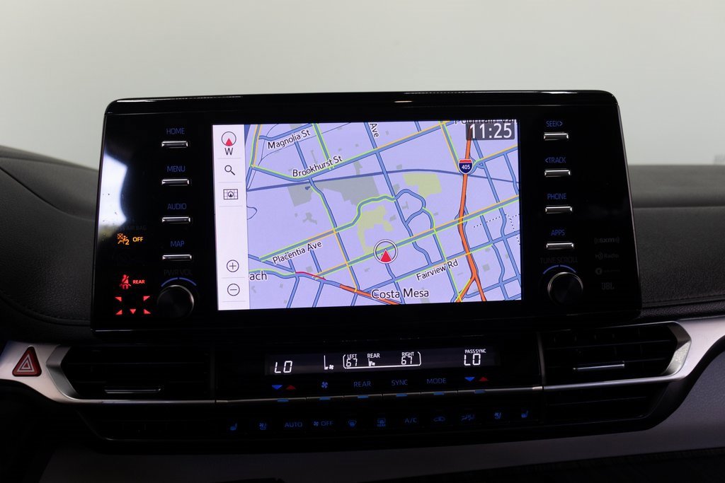 Used 2024 Toyota Sienna Limited image 32