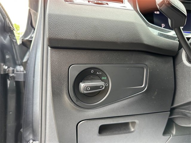 Used 2022 Volkswagen Tiguan SE R-Line image 21