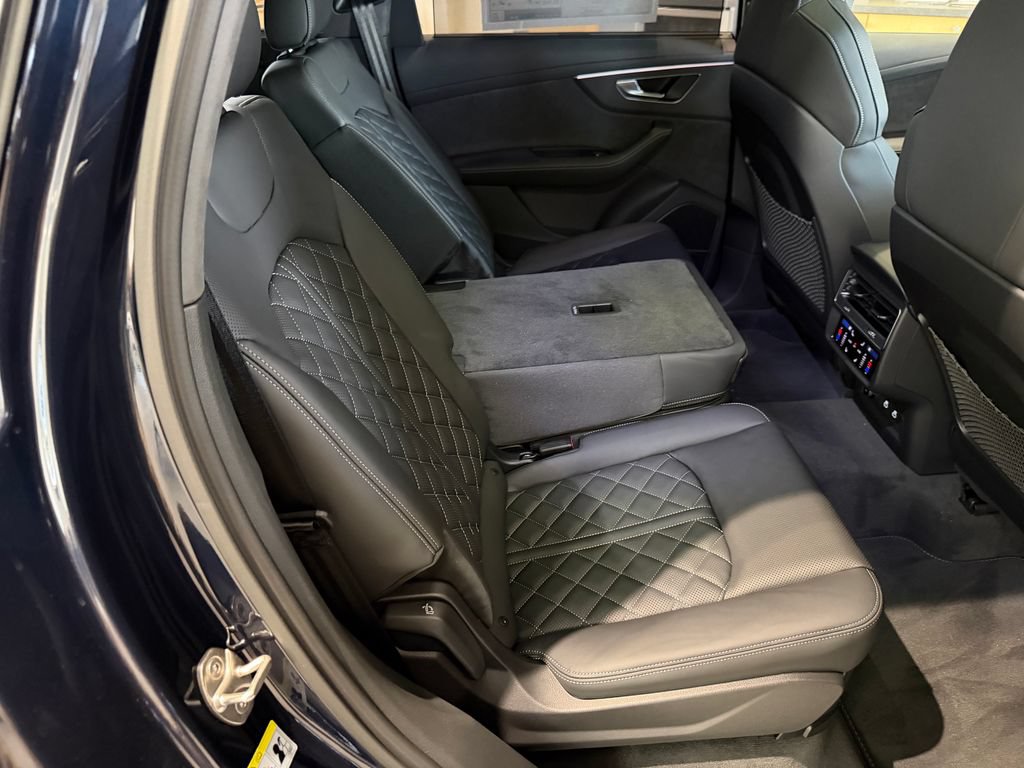 New 2026 Audi SQ7 Prestige AWD/4WD image 10