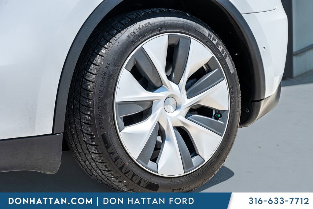 Used 2021 Tesla Model Y Long Range AWD/4WD image 34