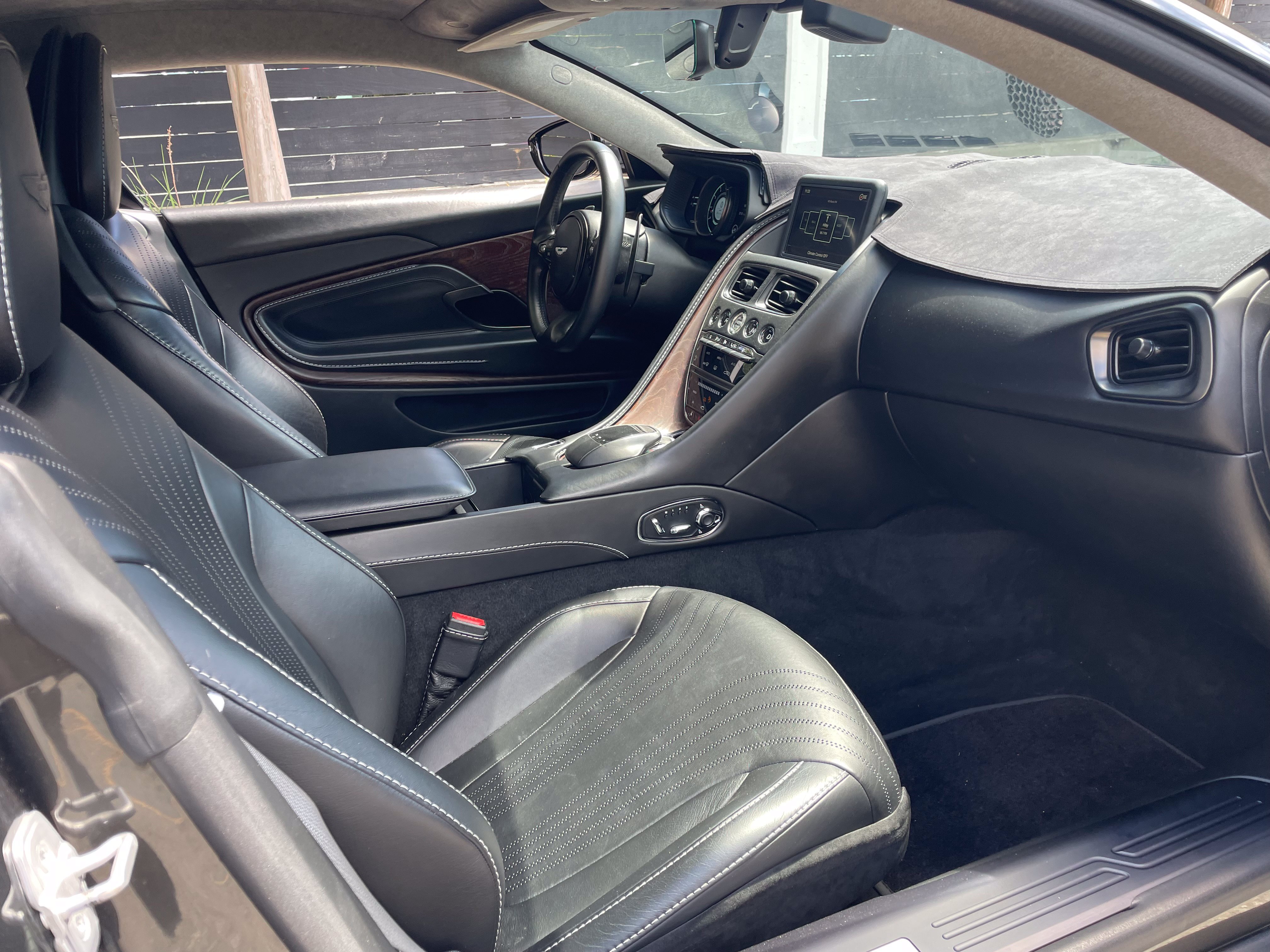 Used 2017 Aston Martin DB11 V12 RWD image 9