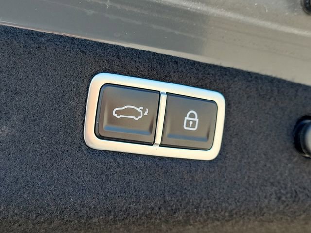 Used 2023 Genesis G70 3.3T w/ Sport Prestige Package image 9