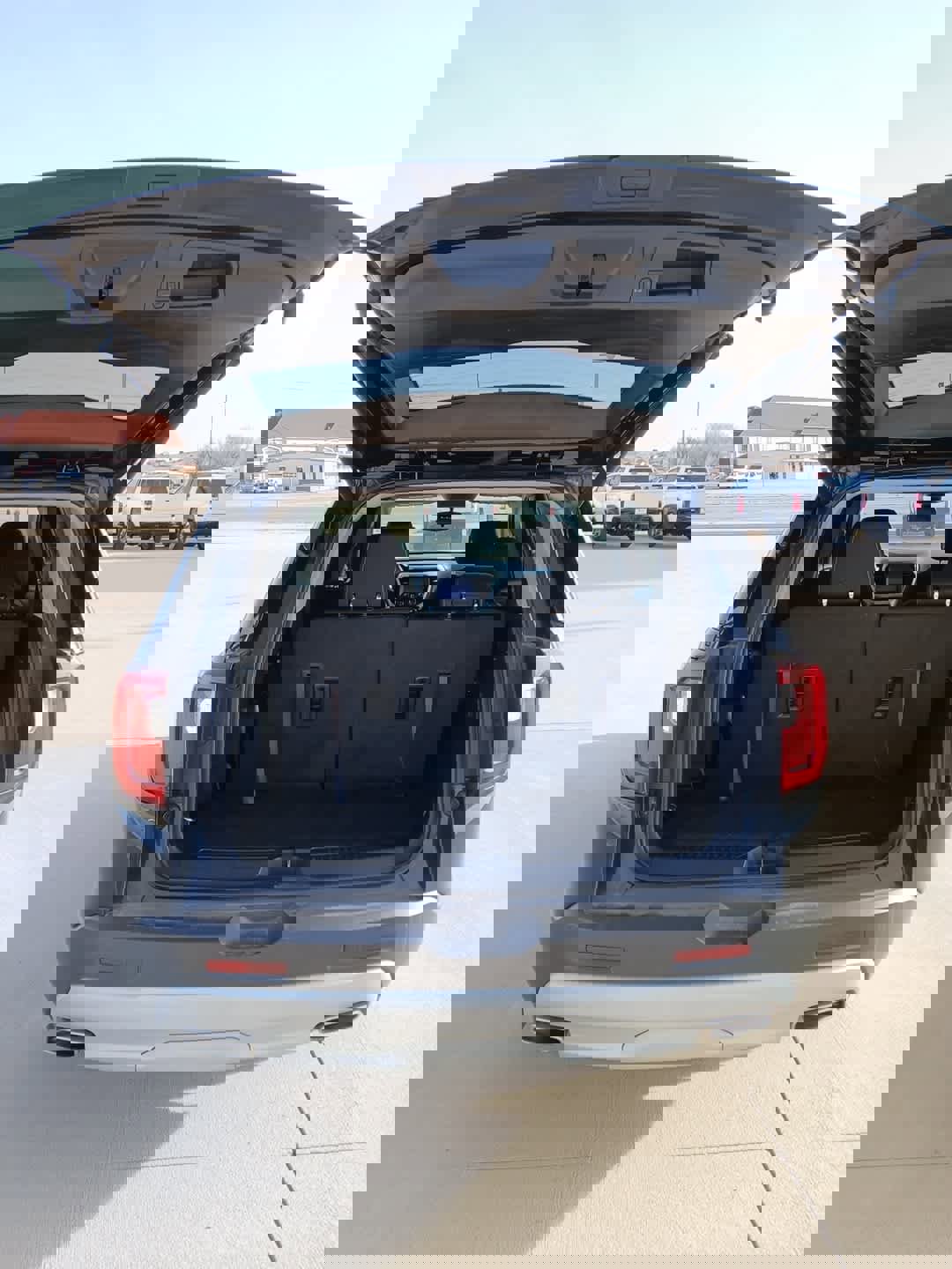 Used 2023 GMC Acadia SLE w/ Driver Convenience Package image 25