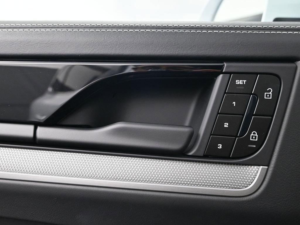 New 2026 Porsche Cayenne S image 17
