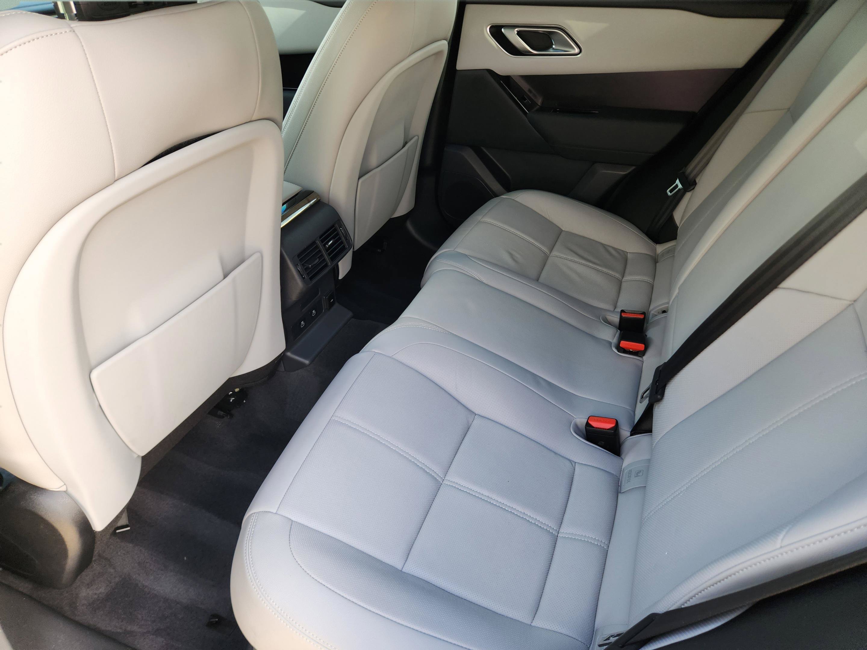 Certified 2026 Land Rover Range Rover Velar Dynamic SE AWD/4WD image 27