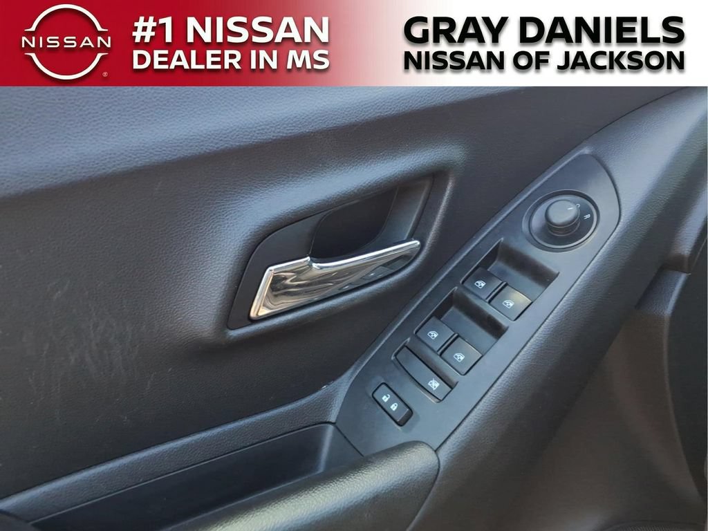 Used 2021 Chevrolet Trax LT AWD/4WD image 11