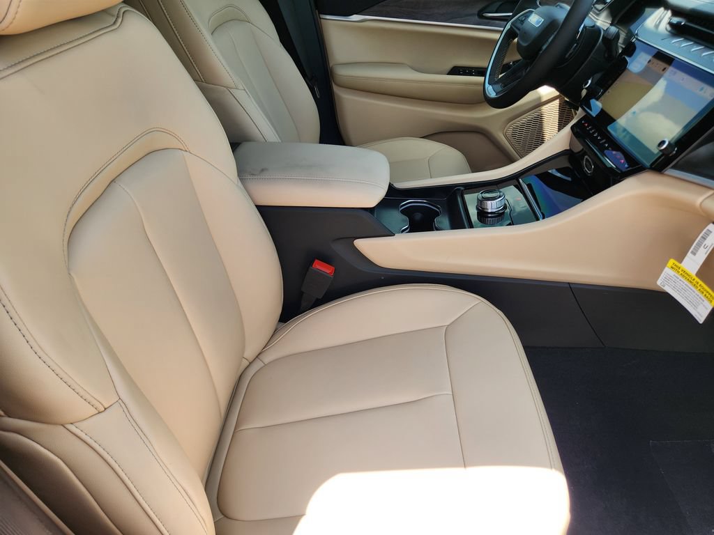 New 2026 Jeep Grand Cherokee Limited RWD image 10