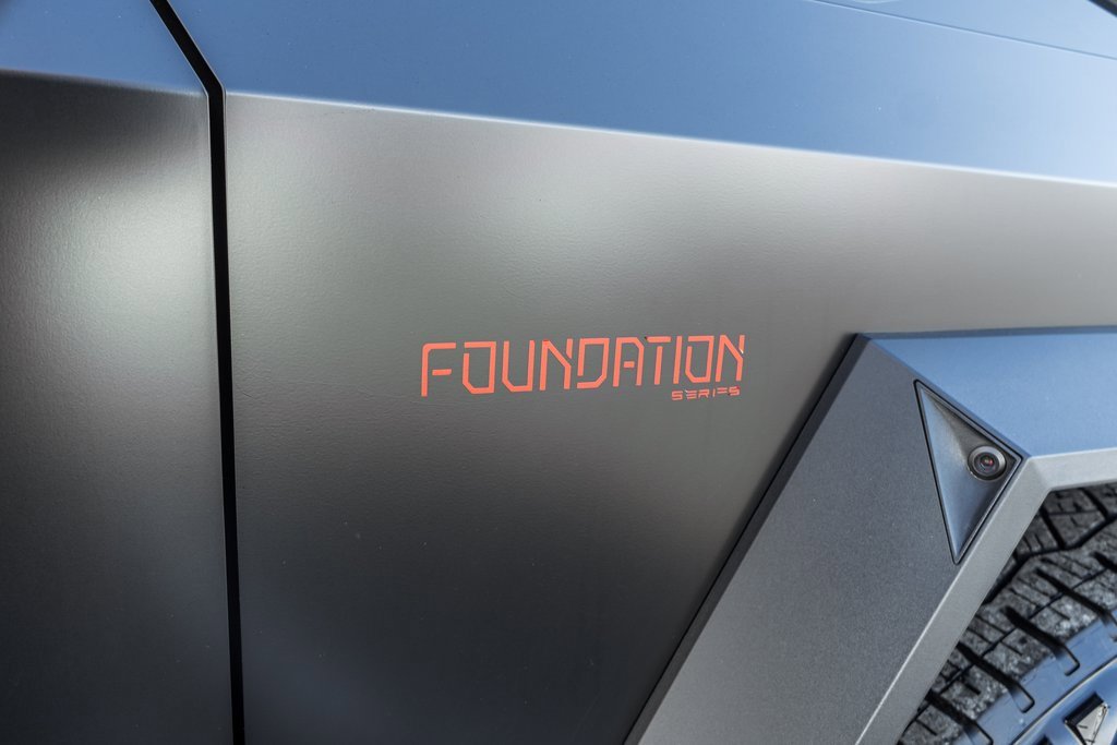 Used 2024 Tesla Cybertruck AWD Crew Cab image 4