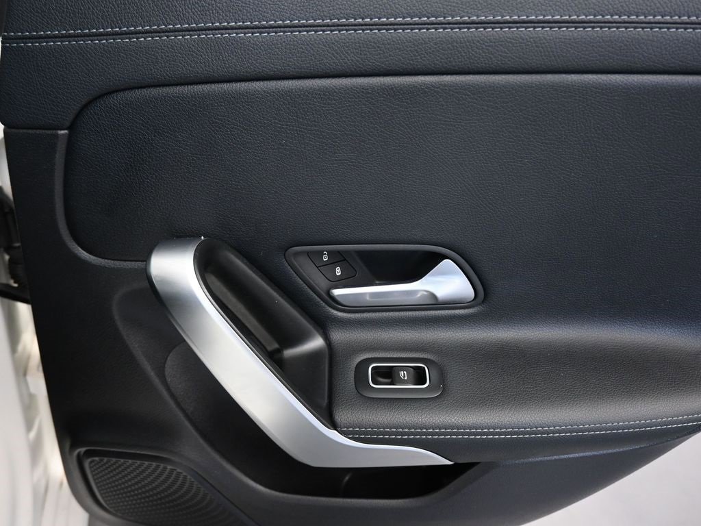 Used 2020 Mercedes-Benz CLA 250 4MATIC image 40