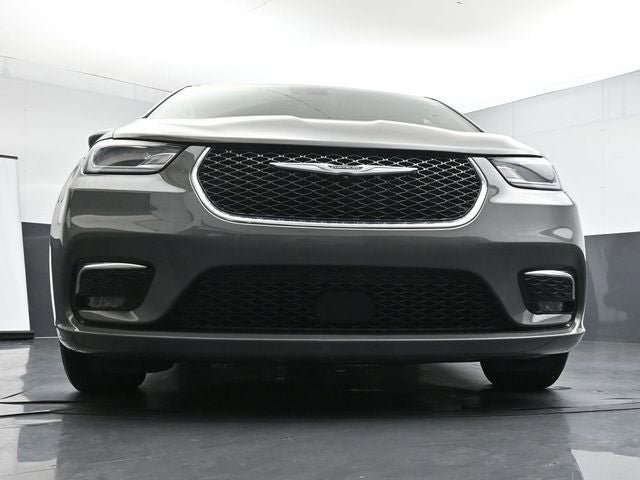 Used 2021 Chrysler Pacifica Touring-L image 28