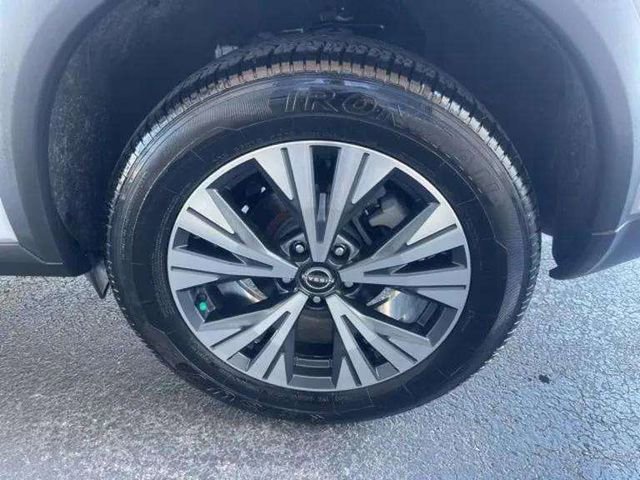 Used 2023 Nissan Rogue SV image 12