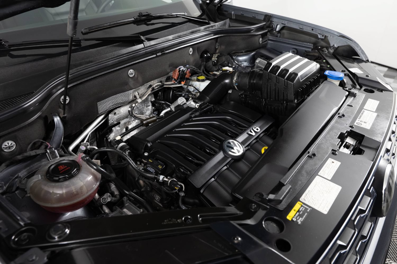 Used 2019 Volkswagen Atlas SEL R-Line AWD/4WD image 45