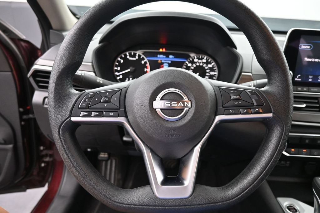 Used 2024 Nissan Altima 2.5 SV FWD image 24