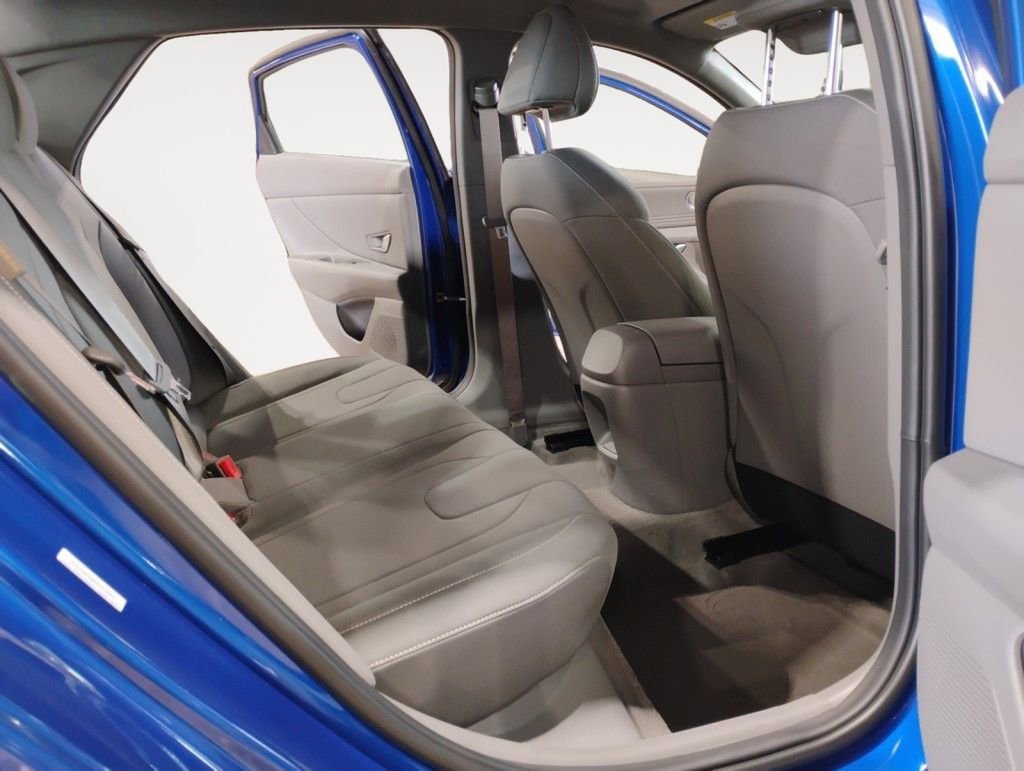Used 2025 Hyundai Elantra Sport image 14