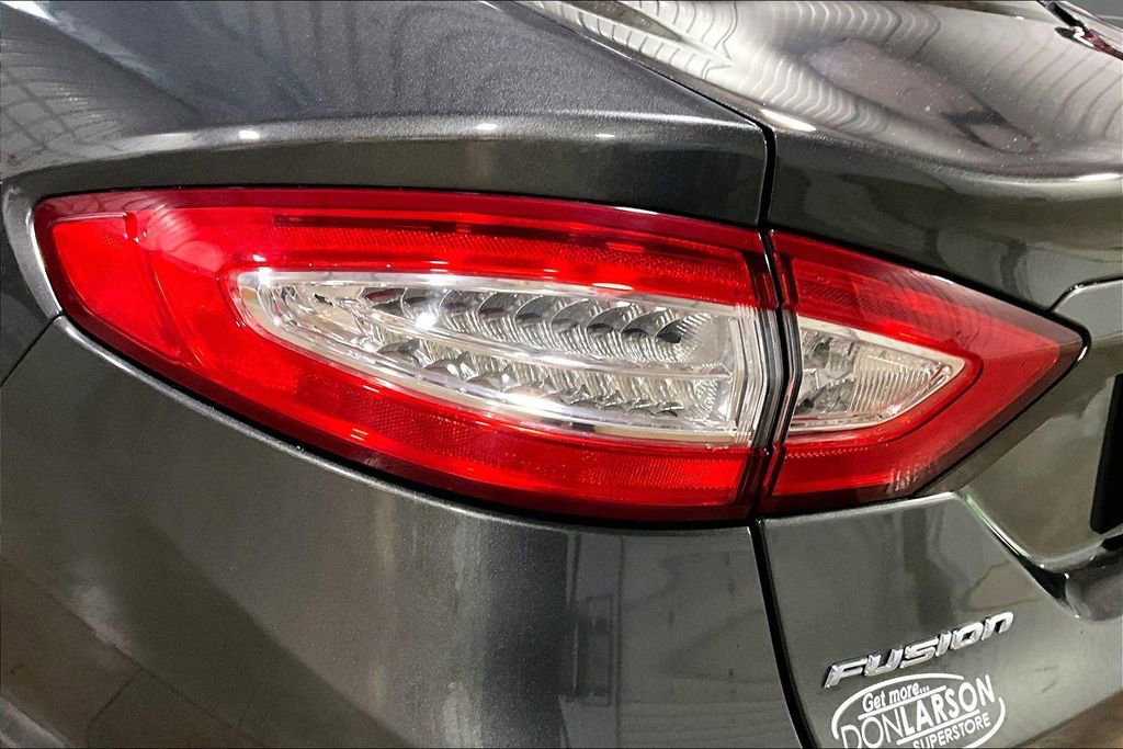 Used 2016 Ford Fusion SE FWD image 11