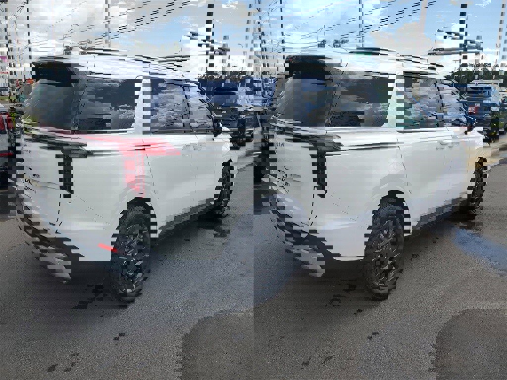 New 2026 Kia Carnival EX image 4