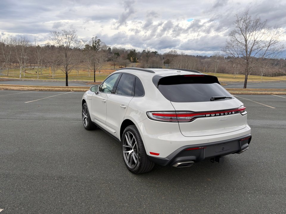 Certified 2026 Porsche Macan image 3