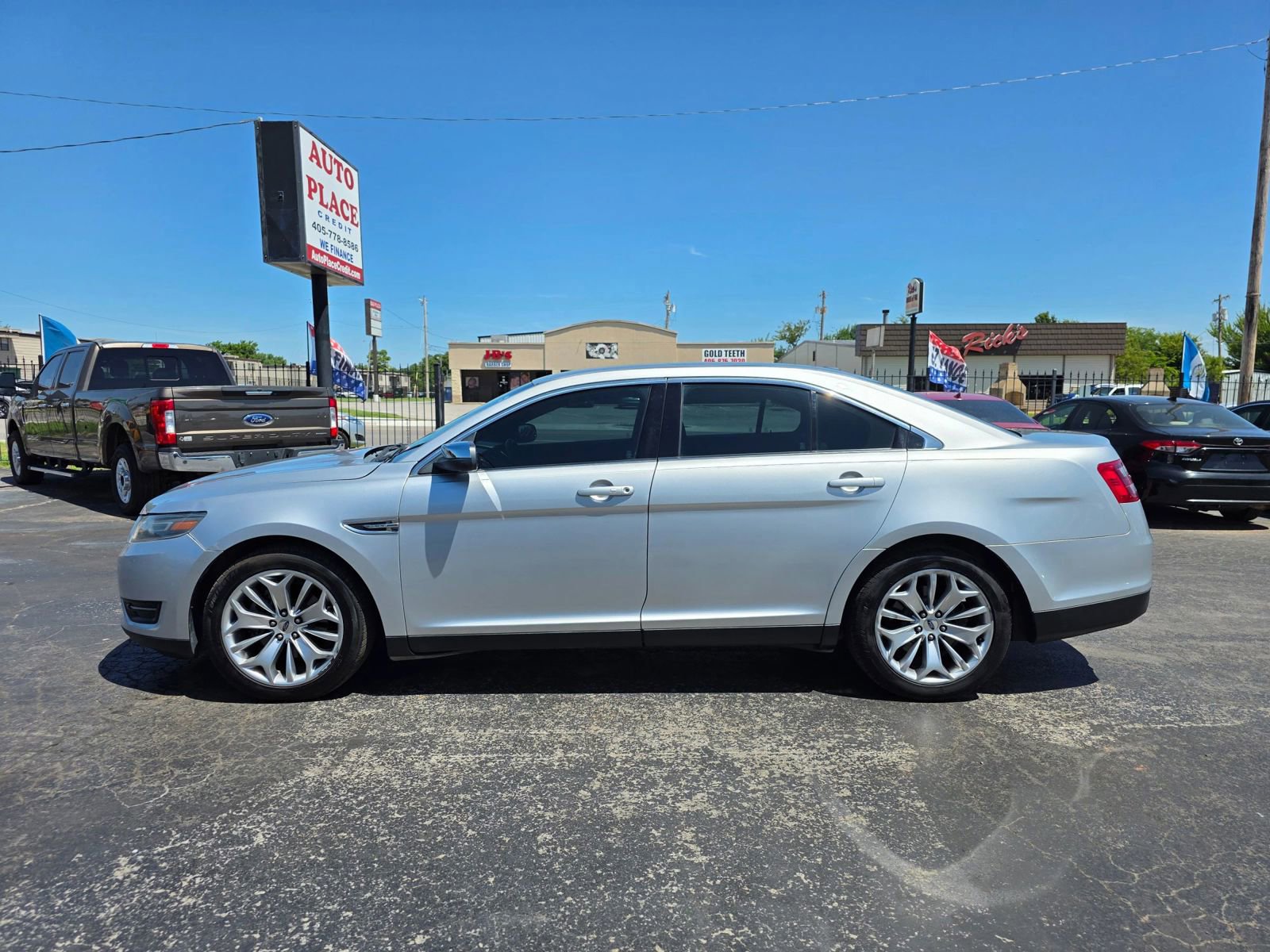 Used 2017 Ford Taurus Limited FWD image 21