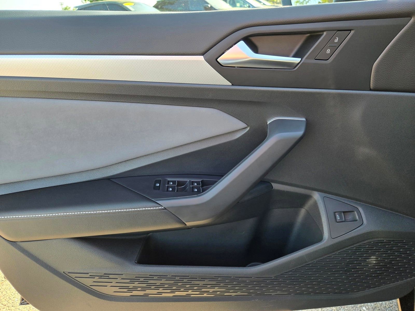 Used 2025 Volkswagen Jetta SE image 13