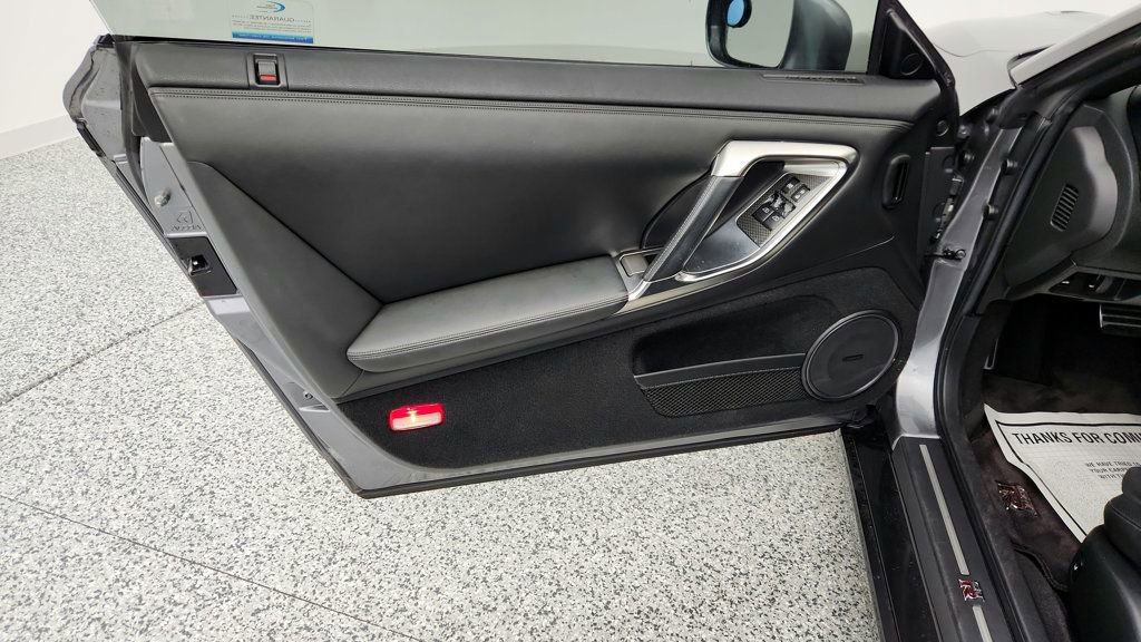 Used 2010 Nissan GT-R Premium image 11