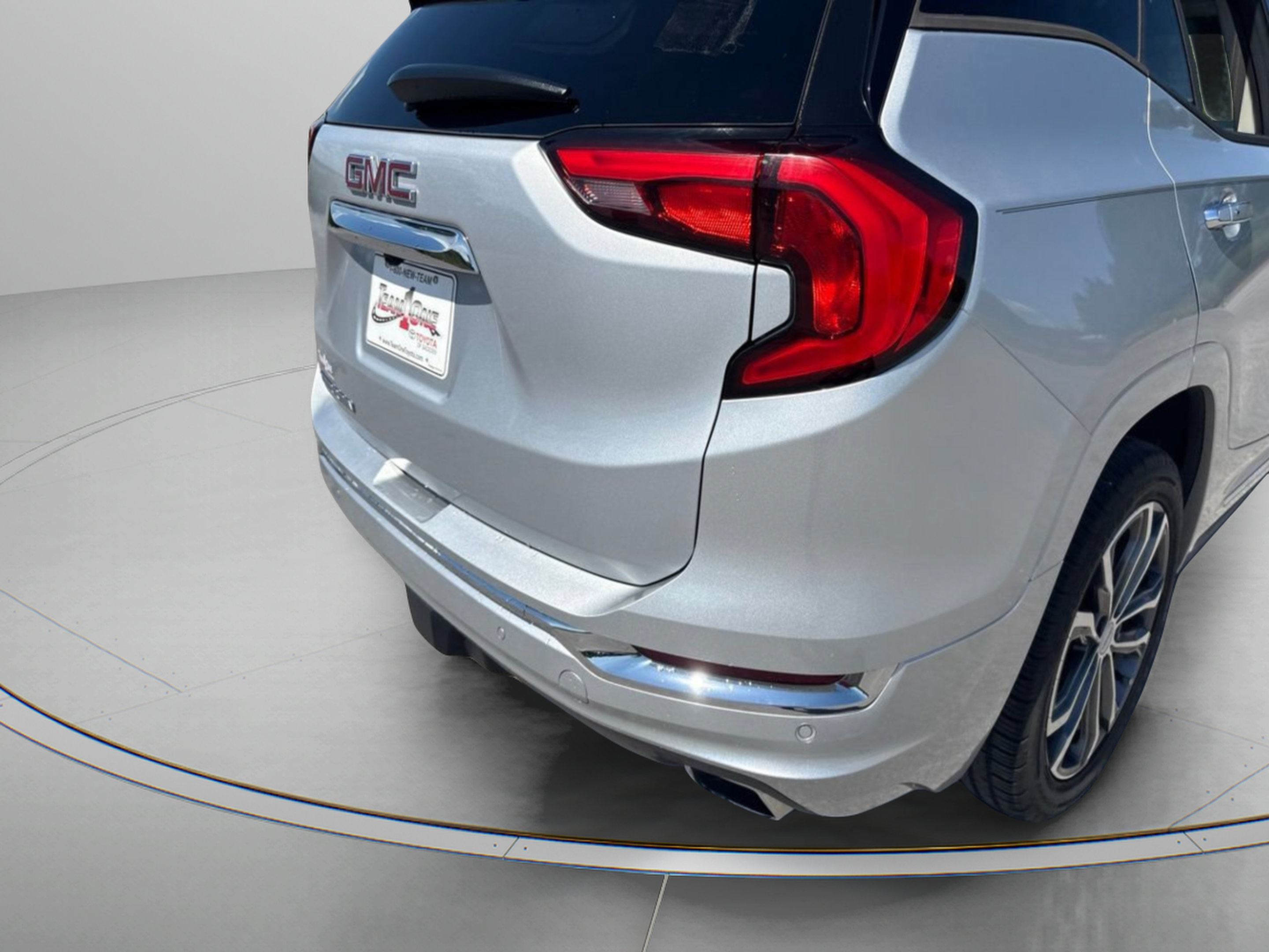 Used 2018 GMC Terrain Denali w/ Advanced Safety Package FWD image 11