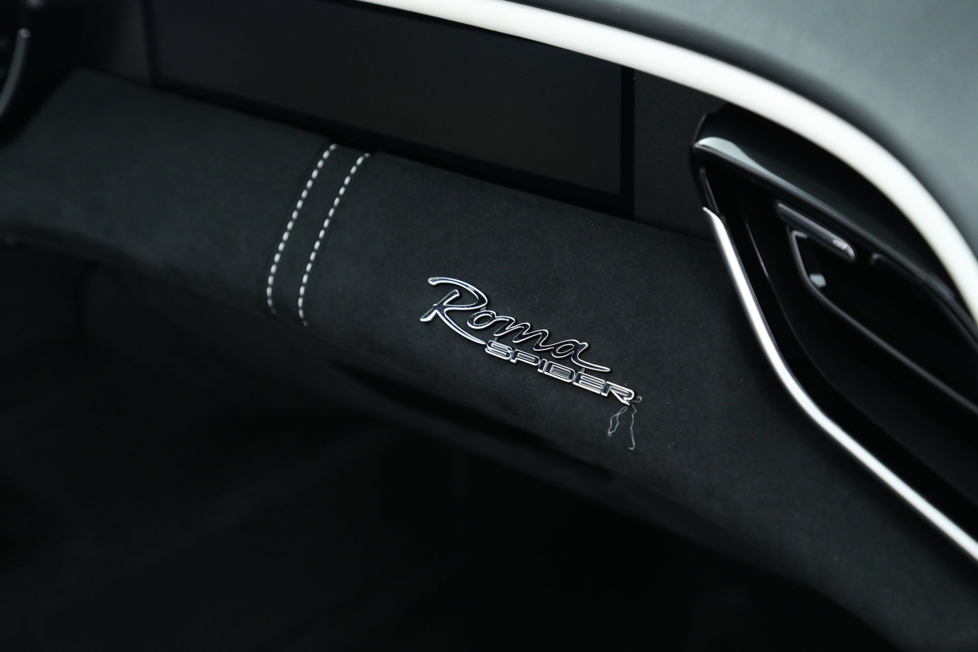 Certified 2025 Ferrari Roma Spider RWD image 22