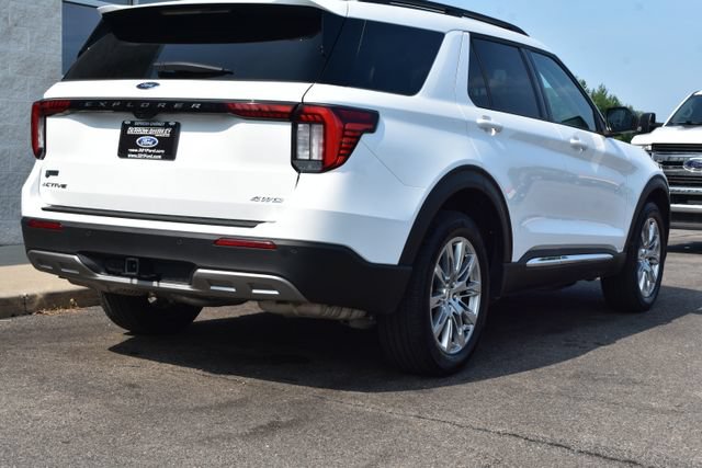 Used 2025 Ford Explorer Active w/ Active Comfort Package AWD/4WD image 16