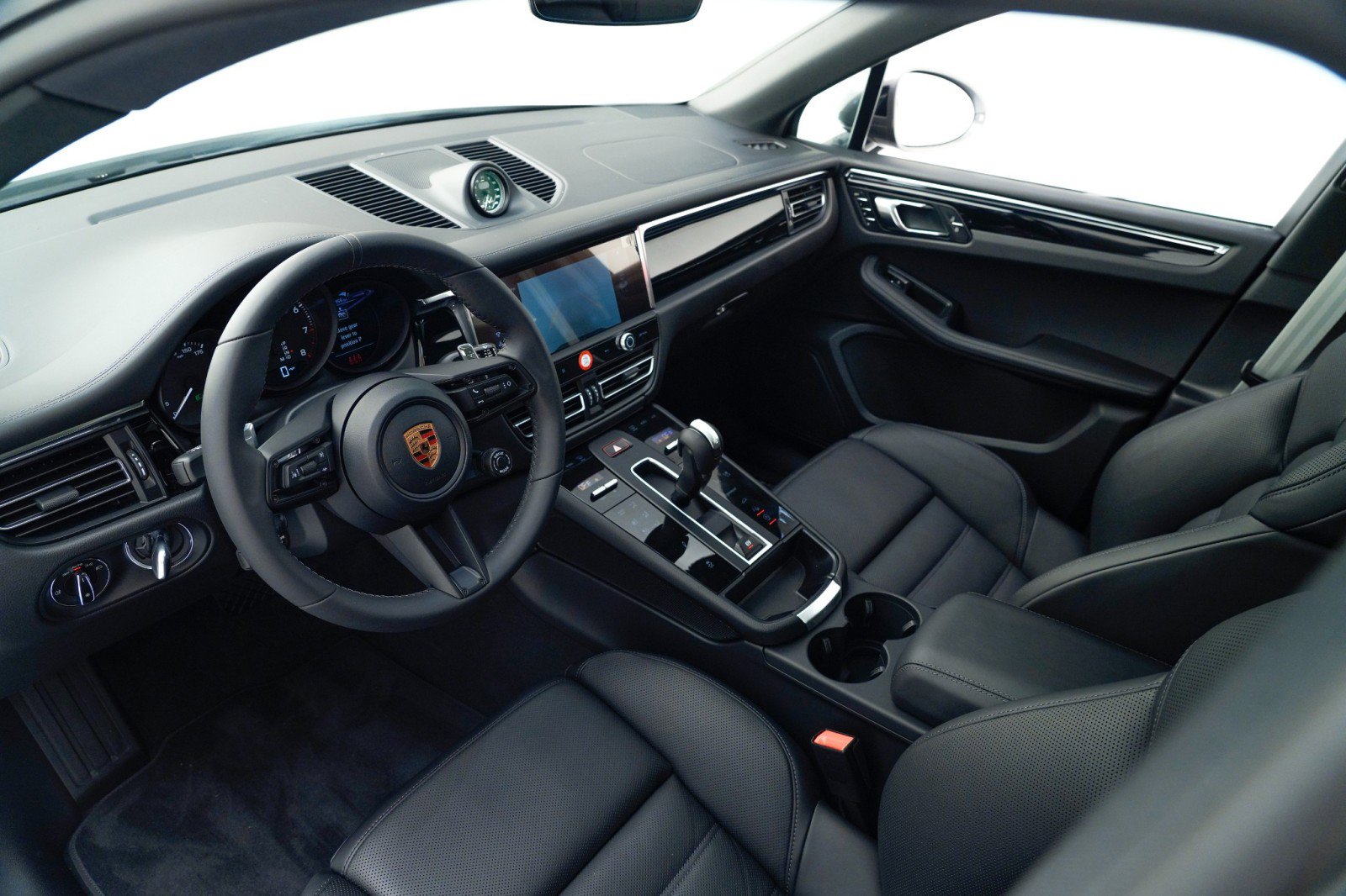 Certified 2026 Porsche Macan Turbo image 4