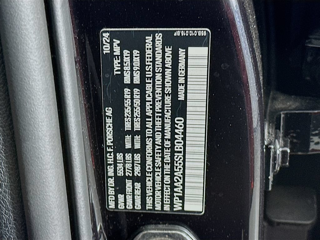 Certified 2025 Porsche Macan AWD/4WD image 33