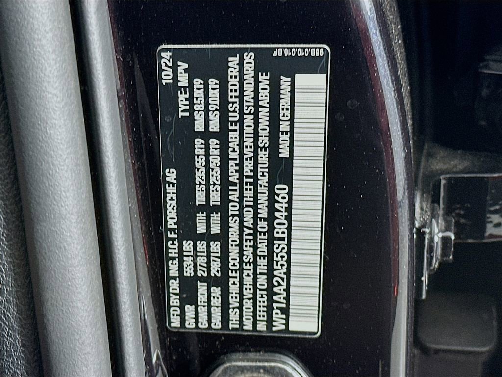 Certified 2025 Porsche Macan AWD/4WD image 33