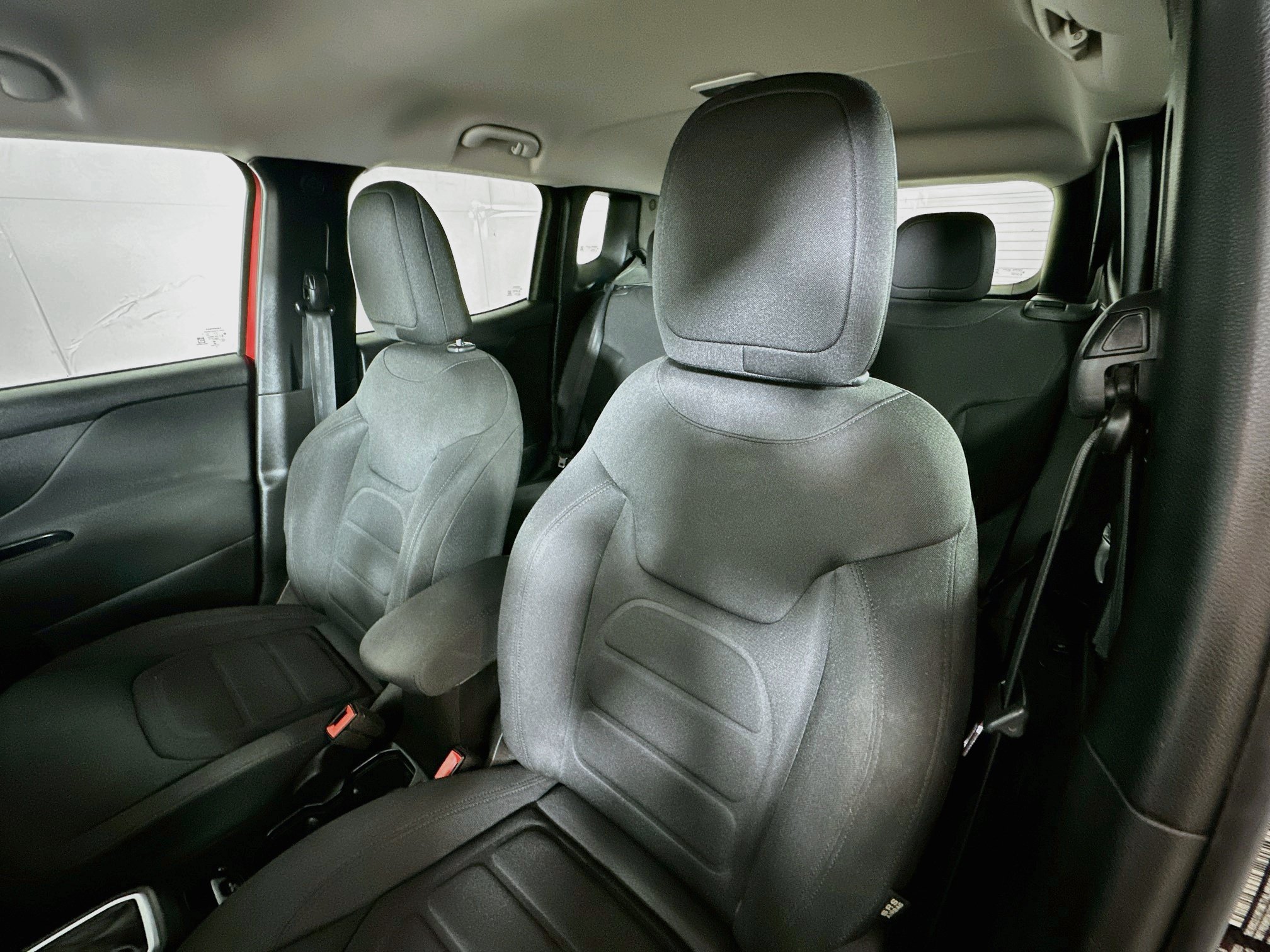 Used 2020 Jeep Renegade Latitude w/ Cold Weather Group AWD/4WD image 19
