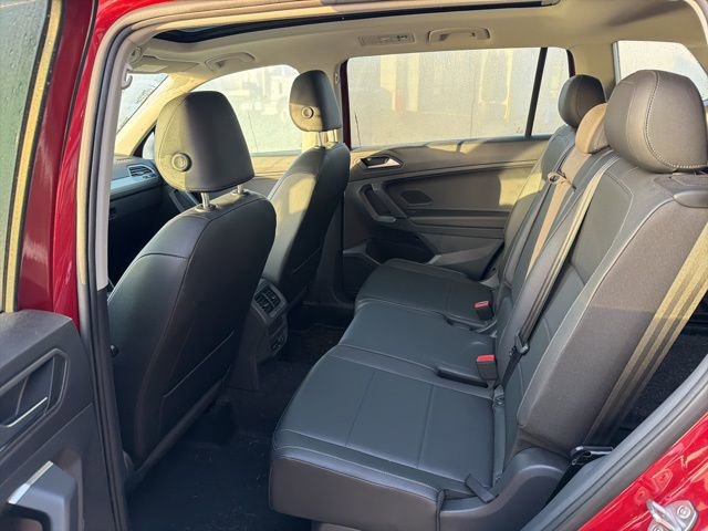 Used 2019 Volkswagen Tiguan SE w/ Panoramic Sunroof Package image 8