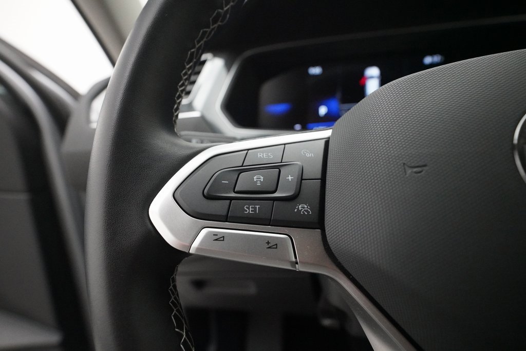 Used 2024 Volkswagen Tiguan SE image 19