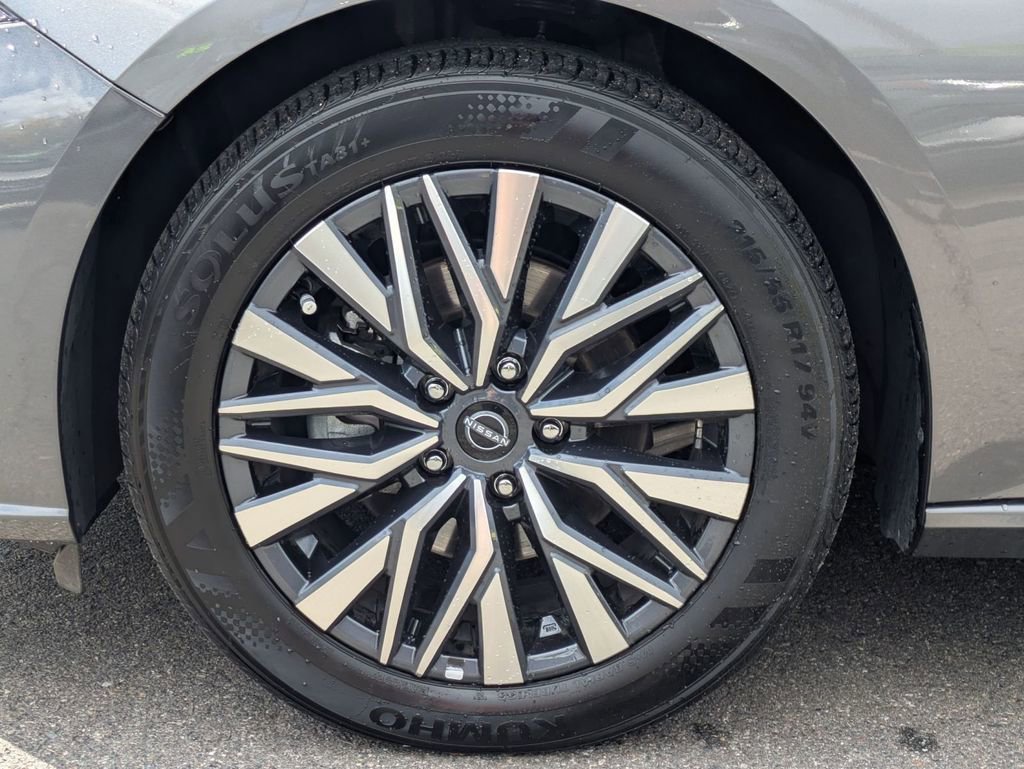 Used 2025 Nissan Altima 2.5 SV FWD image 10