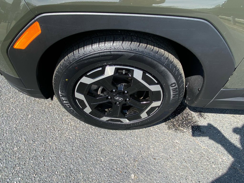 Used 2025 Hyundai Santa Fe SEL w/ Tow & Go Package image 13