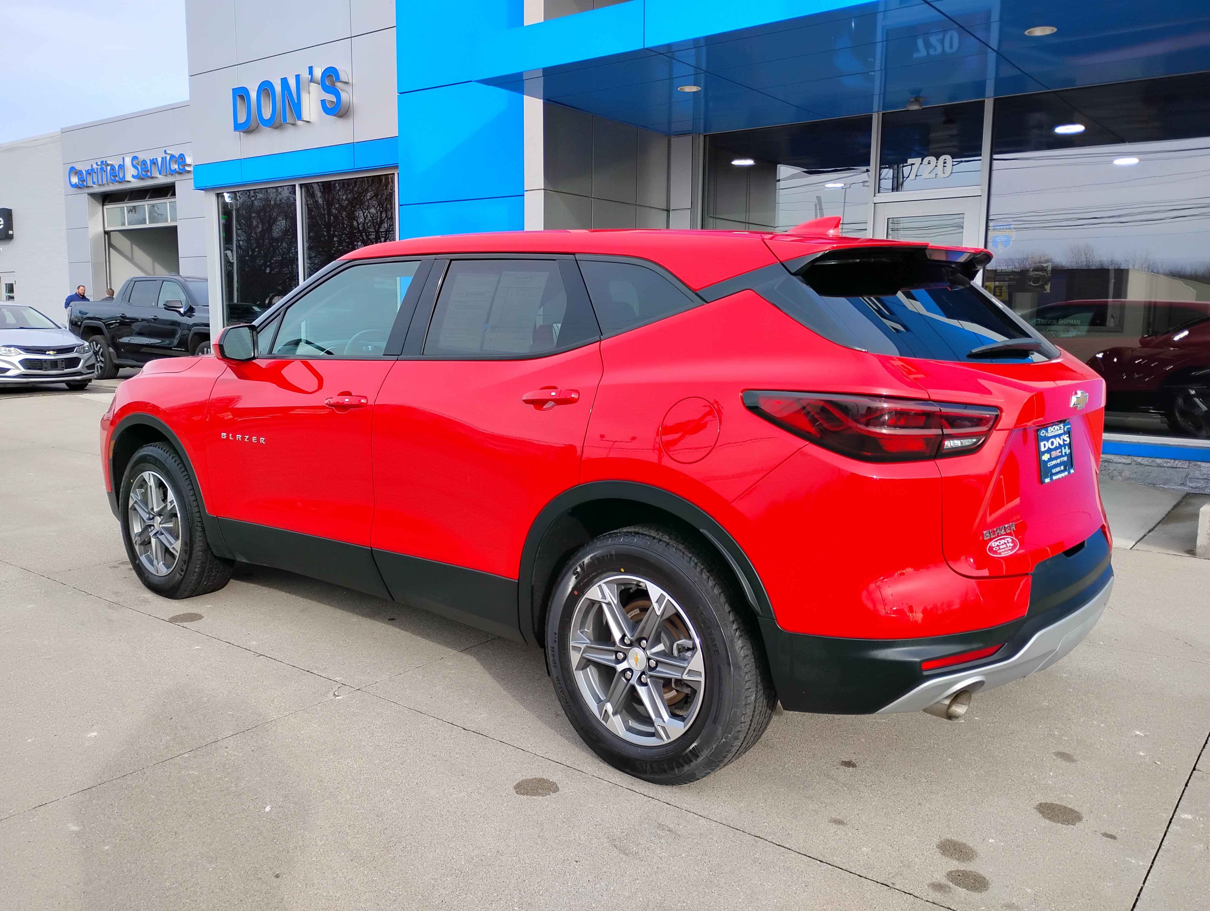 Used 2024 Chevrolet Blazer LT image 2