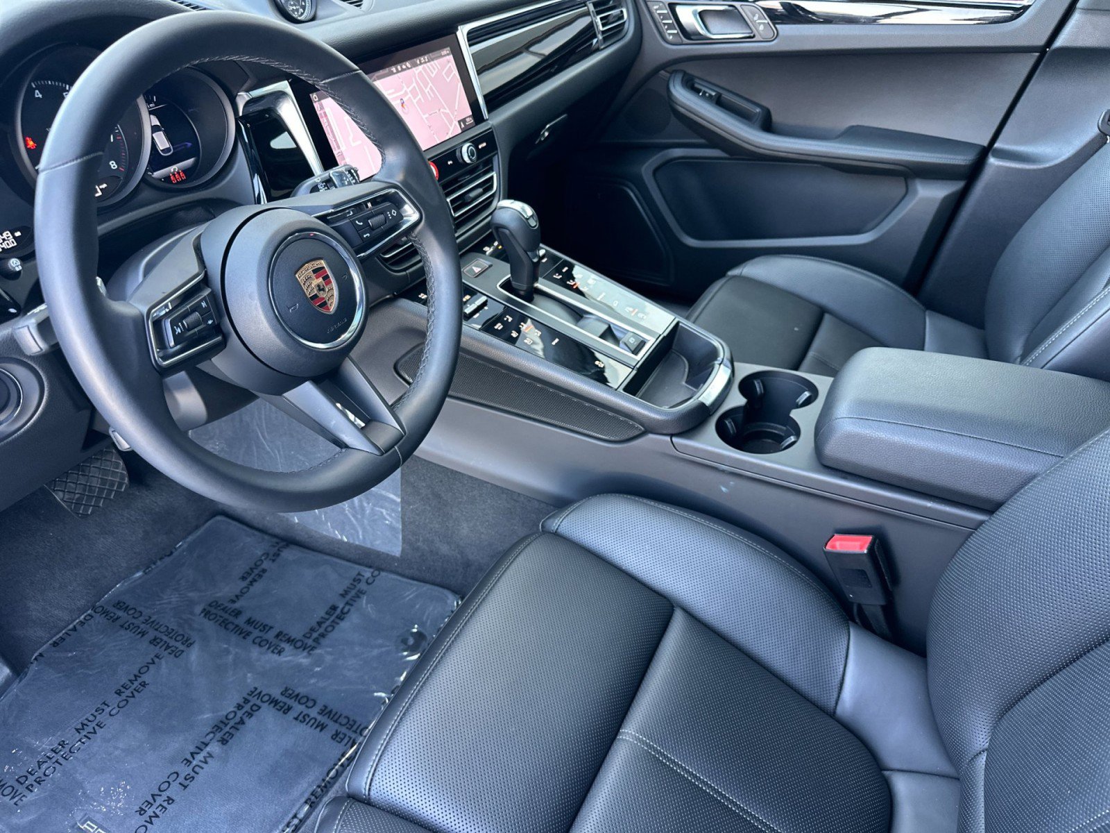 Used 2026 Porsche Macan AWD/4WD image 4