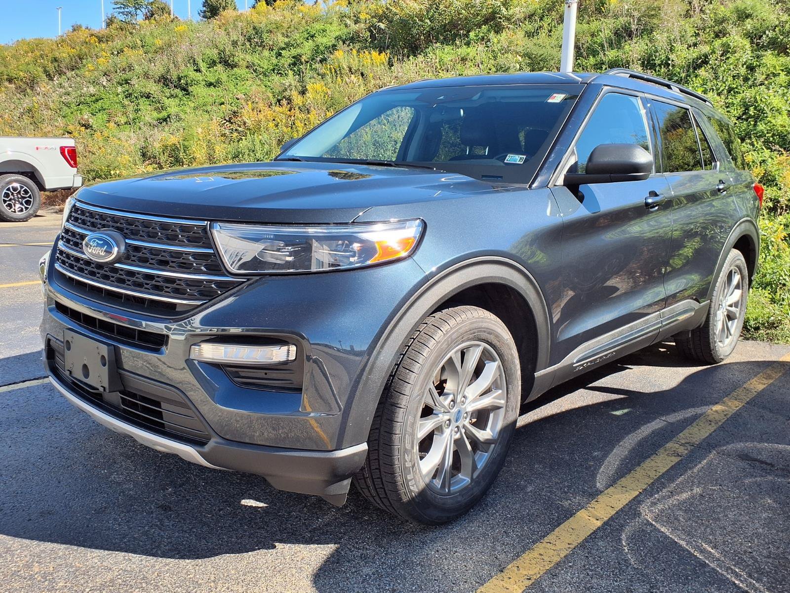 Certified 2023 Ford Explorer XLT w/ Equipment Group 202A AWD/4WD image 3