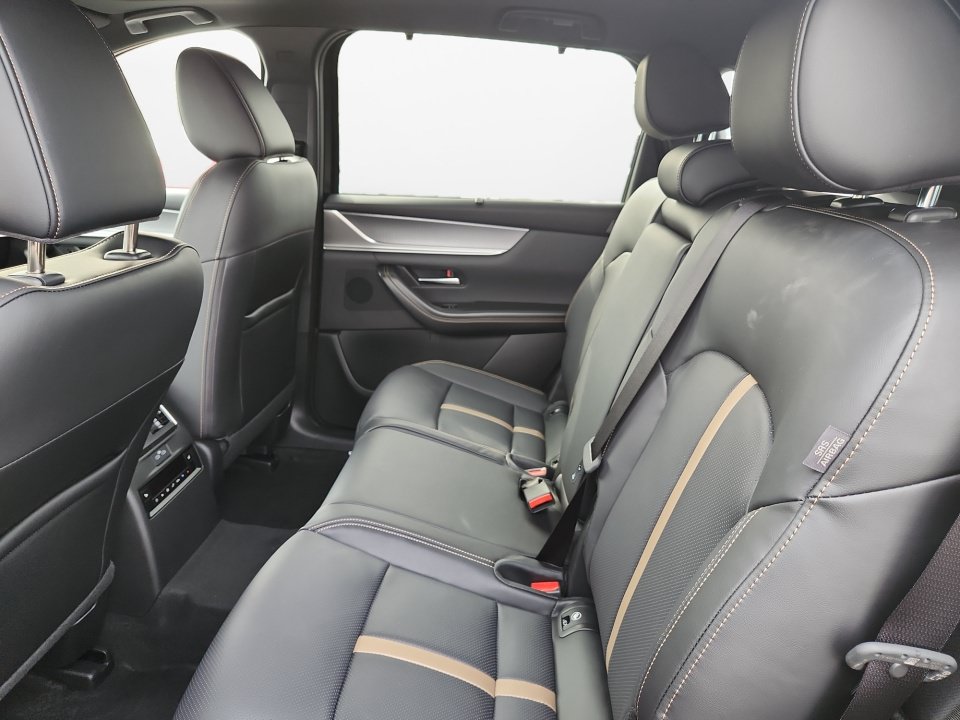 New 2025 MAZDA CX-70 Plug-In Hybrid w/ Premium Plus AWD/4WD image 13