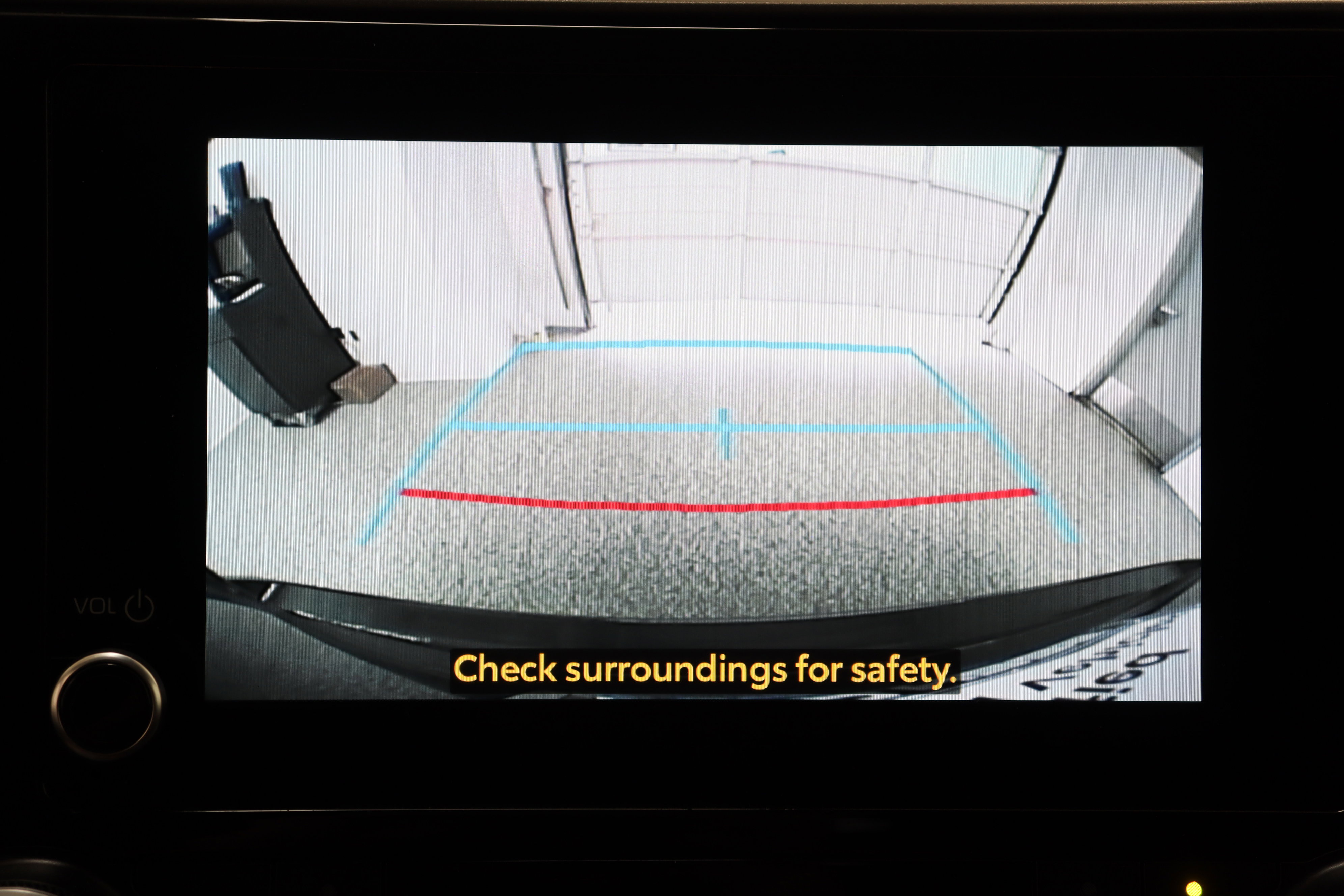 Used 2025 Toyota Highlander LE FWD image 21